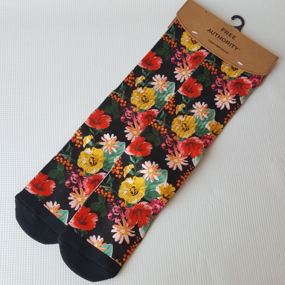 Free Authority Bioworld Black Crew Socks Sz.10-13